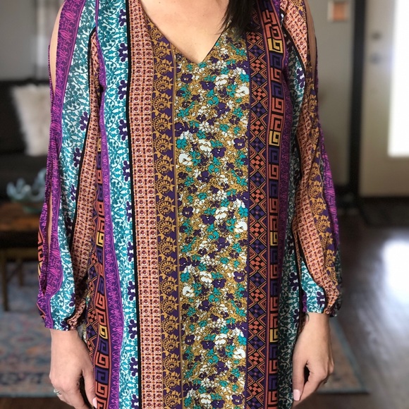 InTu. Cut-Out Sleeve Dress - Picture 3 of 6